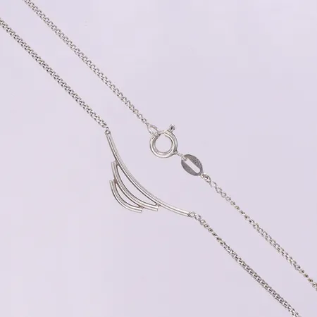 Collier med integrerat hänge, längd 43,5cm bredd 1,7-7,2mm, silver 925/1000 Vikt: 4,3 g