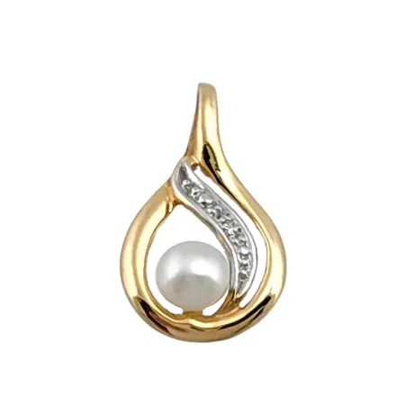Hänge i 18K guld med odlad Pärla Ø 4 mm, blåvitrosa ton, god lyster, Diamant 0,001ct, längd 17 mm, bredd 10 mm, fint skick Vikt: 0,7 g