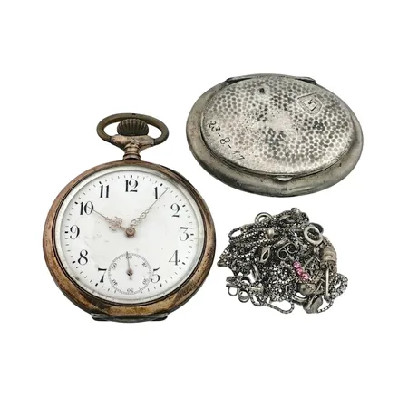 Parti silver, 800-925/1000, vikt utan fickur 31,6g, vikt fickur 77,7g, defekter förekommer