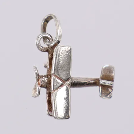 Hänge flygplan längd: ca 1,9cm bredd: ca 1-14mm 925/1000 silver Vikt: 1,2 g