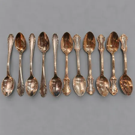 11 Skedar längd ca 10,5-11cm, blandade modeller silver 830/1000 Vikt: 120,2 g