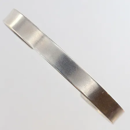 Armring Ø69mm bredd 8,5mm skev/bucklig Silver 925/1000.  Vikt: 28,5 g