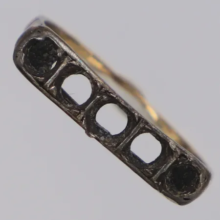 Ring, defekt, del av skena ej guld, 14K Bruttovikt 1,4g
