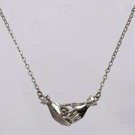 Collier längd: ca 40,5cm bredd: ca 2-15mm vitmetall