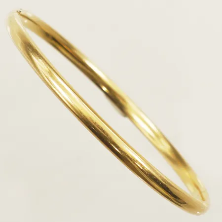 Stelt armband Ø62mm bredd 4mm, innermått ca 19cm, defekt lås går ej att öppna 18K Vikt: 6,9 g