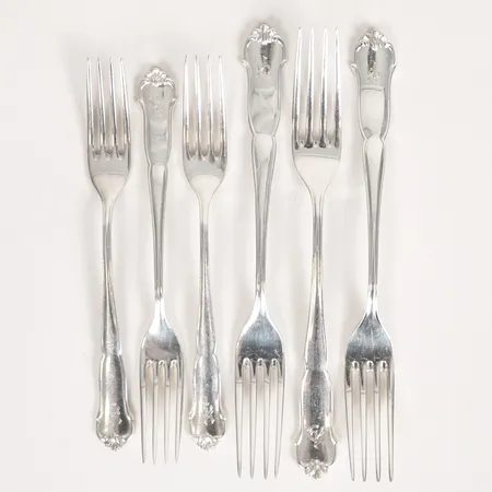 Sex gafflar modell Drottning Victoria, matgaffel längd 204mm & bordsgaffel 180mm, C G Hallbergs Guldsmeds AB, Stockholm 50-tal, monogramgravyr, silver 830/1000 Vikt: 331,5 g