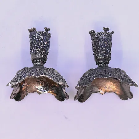 Ett par ljusstakar höjd 4,5 cm silver 830/1000. Vikt: 47,6 g