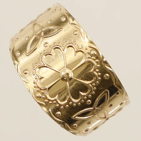 Ring med mönsterdekor stl:20 bredd 5,2mm 18K Vikt: 5,5 g