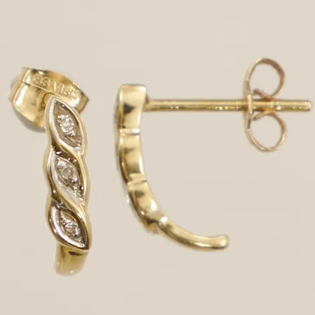 Ett par örhängen med diamanter 6xca0,01ct längd 12,8mm bredd 3,1mm 18K Vikt: 1,5 g