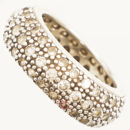 Ring med vita stenar stl:16¼ bredd 7,3mm silver 925/1000 Vikt: 6 g