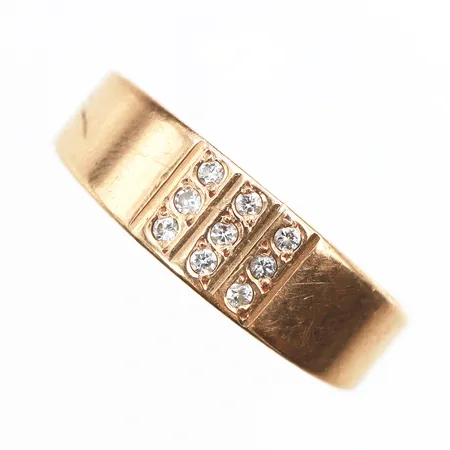 Ring med vita stenar, Stl:19¾, bredd: 4,1-6,9mm, 14K Vikt: 4,5 g