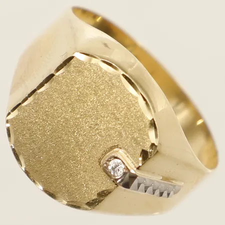 Klackring med vit sten stl:20½ bredd 4,2mm 18K Vikt: 4,3 g