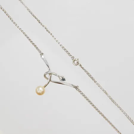 Collier med stenar och imitations pärla längd: 4,cm, bredd: 2mm, silver 925/1000 Vikt: 5,6 g