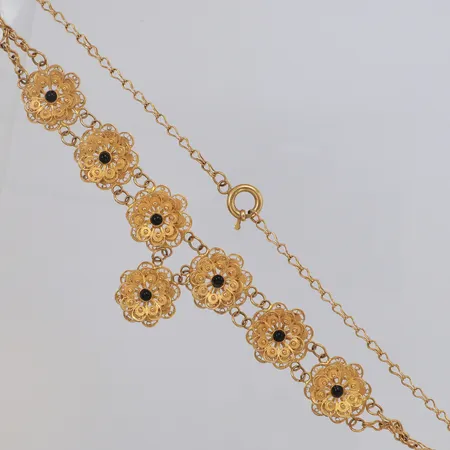 Collier med filigranarbete längd 43cm, bredd 38mm, stenar, 18K Vikt: 42 g
