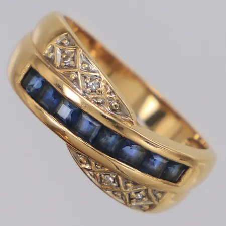 Ring med safirer och diamanter 4x ca 0,005ct 8/8-slipade, stl:15¾, bredd 7mm, Guldfynd, 18K Vikt: 3 g