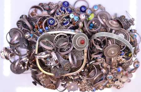 Diverse silver 830/1000. Vikt: 846,7 g