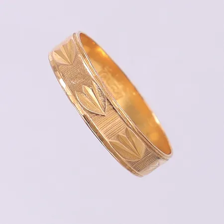 Ring mönstrad stl:18 bredd 4,9mm 21K Vikt: 2,4 g