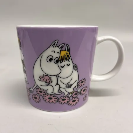 Muminmugg Sweethearts (2026-), Moomin Arabia, höjd 8cm, Ø8cm. Skickas med paket.