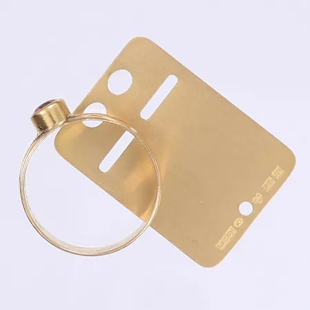 Diverse guld gravyr/defekt 18K Vikt: 5,5 g