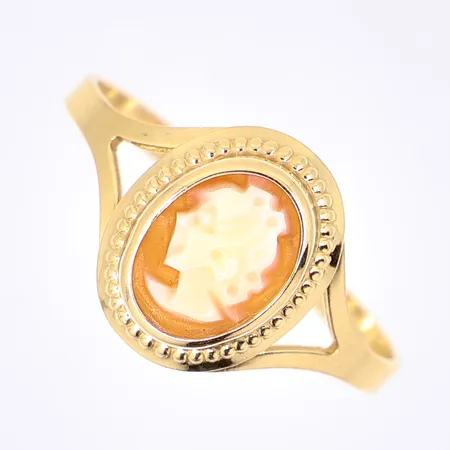 Ring med camé stl 17¾, bredd 1,7-11mm, 18K, Vikt: 1,1 g