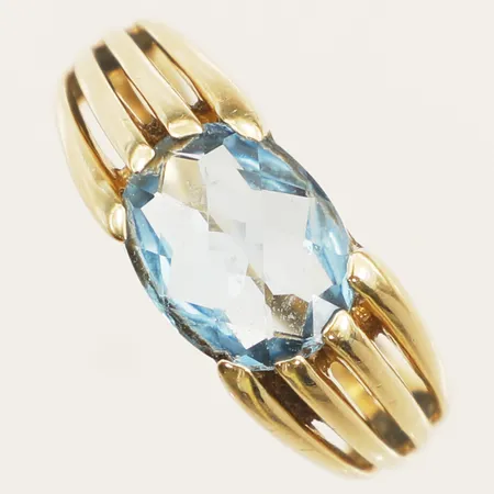 Ring med Topas stl:18 bredd 8,3mm 18K  Vikt: 5,7 g