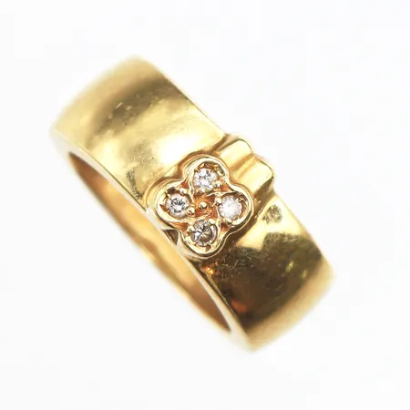 Ring med diamanter 4 x ca. 0,01ct, Stl:15, bredd: 7,4mm, 18K Vikt: 5,6 g
