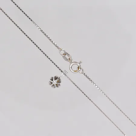 Kedja Venezia 38cm med diamanthänge ca 0,04ct Alton vitguld 18K Vikt: 3,7 g