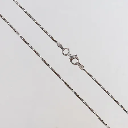 Kedja halvstel längd 45,5cm bredd 1,3mm Silver 925/1000. Vikt: 4,4 g