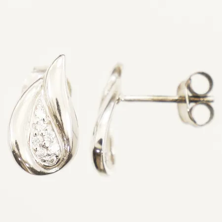 Ett par örhängen med vita stenar längd 14mm bredd 8,2mm silver 925/1000 Vikt: 2,3 g