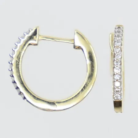 Ett par örhängen creoler med diamanter 24xca 0,005ct Ø9mm bred 2mm tillv. Guldfynd 18K  Vikt: 1,8 g