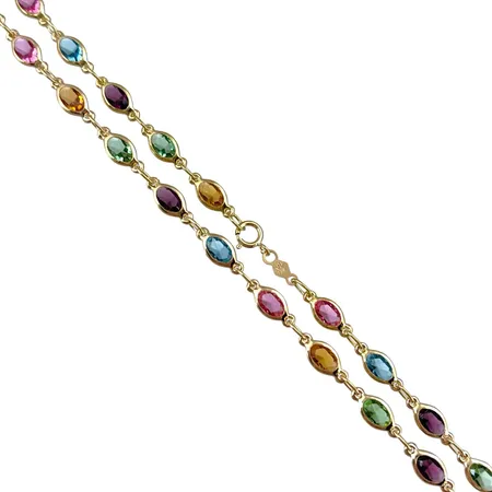 Collier i 18K guld med rosa, gula, gröna, lila och blå stenar, Guldfynd (GHA), längd 43,5 cm, bredd 4,4 mm, samtliga stenar utan anmärkning, fint skick Vikt: 6,3 g