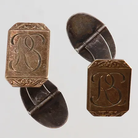 Ett par manschettknappar 19,5x12mm gravyr förgyllt Silver 830/1000. Vikt: 9,7 g