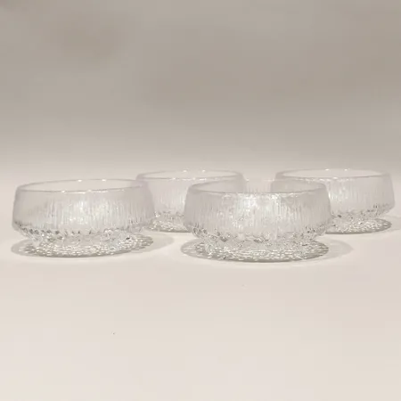 Fyra skålar Iittala modell Ultima Thule design Tapio Wirkkala Ø12cm höjd 5cm 