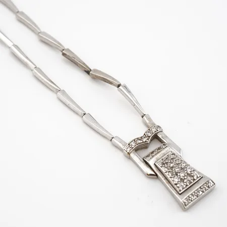 Collier m vita stenar, vitguld, 40cm, bredd 3mm-32mm, 14k Vikt: 17,4 g