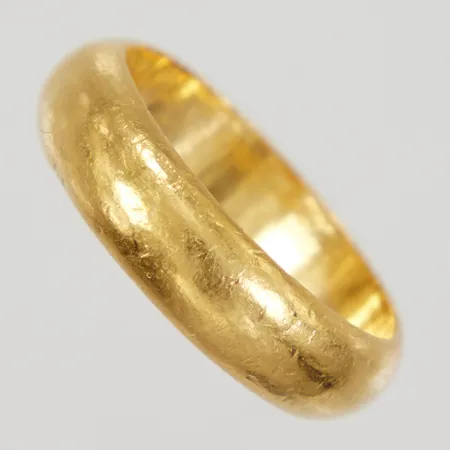Ring stl:21½ bredd 6,7mm, Thaiguld, 23K, 1 baht, Vikt: 15 g
