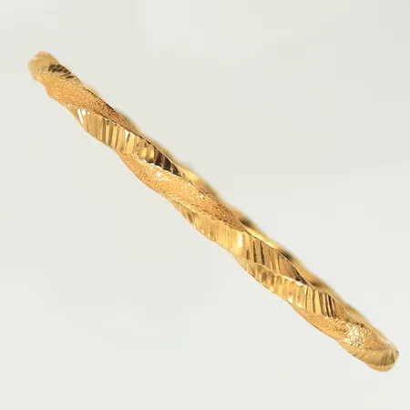 Armring tvinnad med mönster Ø 68mm, bredd 4mm, 22K, 9,3g Vikt: 9,3 g