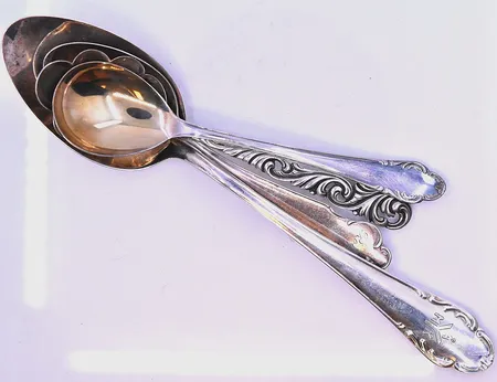 4 udda skedar silver 830/1000. Vikt: 116,4 g