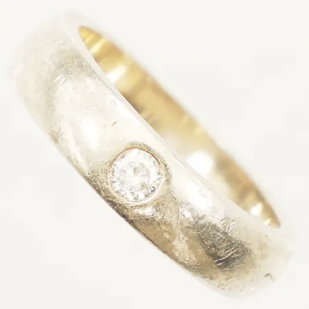 Ring med vit sten stl:16¾ bredd 4,8mm silver 925/1000 Vikt: 5,1 g