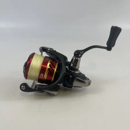 Fiskerulle Daiwa Samurai LT2500, med en nylonlina 0,2mm tjock