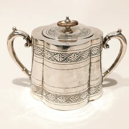 Sockerbitsskål med lockknopp i ben/horn, höjd ca 11cm längd 15cm Lale Silverware & Co Ltd Istanbul Turkiet silver 925/1000 bruttovikt 429,8g Vikt: 429,8 g