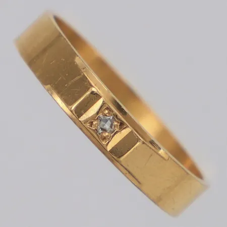 Ring med diamant ca 0,001ct 8/8-slipad, 18K Vikt: 2,6 g