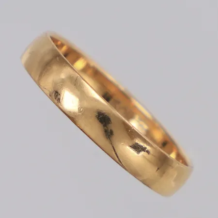 Ring slät stl:15, bredd 3mm, Schalin, gravyr, 18K  Vikt: 1,6 g