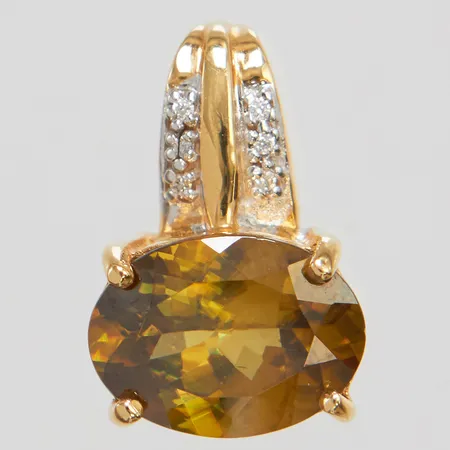 Hänge med sannolikt titanit ca.12,4x9,2mm samt diamanter 6 x ca.0,005ct, 19x12,4mm, 18K Vikt: 3,6 g