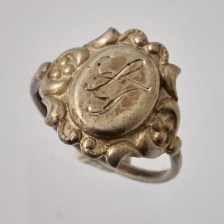 Ring stl:17¾ bredd 1,7-169mm, personlig gravyr, silver 830/1000, 2,03g.