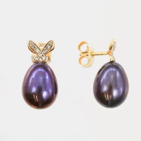 Örhängen med odlade droppformade sötvattenpärlor och diamanter 18xca0,005ct, längd 19mm, pärlans storlek ca 13x10mm, 18K Vikt: 4,8 g