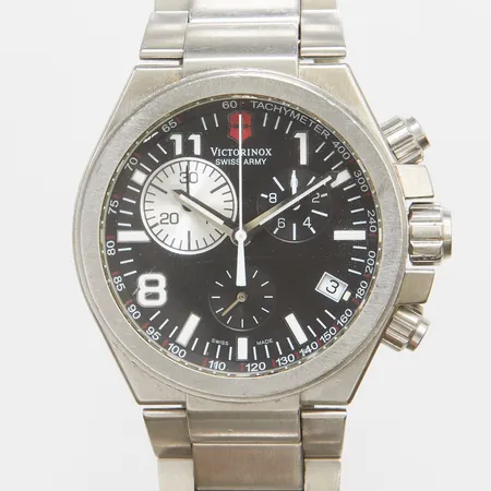 Herrur Victorinox chronograf, Ø44mm, stål, quartz, datum, refnr: 241158, serienr: 070307670, stållänk, repigt glas, inga tillbehör