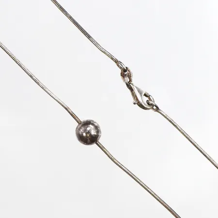Collier, ormlänk med integrerat hänge, 42cm, bredd: 1,2mm, 925/1000 silver Vikt: 5,9 g