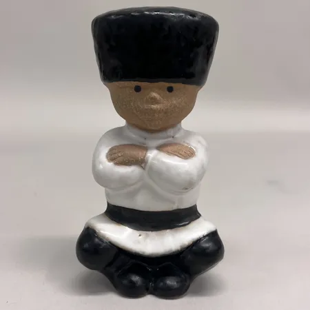Figurin Ivan Lisa Larson Rörstrand, ur serien All Världens Barn, höjd 12cm, otydligt stämplad, delvis glaserat stengods, ojämnheter i glasyren, ytslitage
