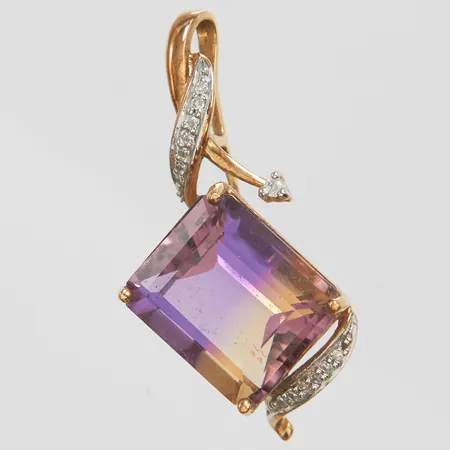 Hänge med ametrin ca.14x12mm samt diamanter 1 x ca.0,01ct och 13 x ca.0,005ct, 8/8-slipade, 34,3x17,5mm, 9K Vikt: 4,7 g
