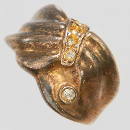 Ring med vita stenar stl:16 bredd: 3-14mm, skev skena, silver 925/1000 Vikt: 5,5 g